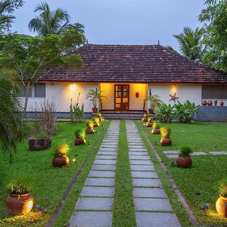 Baymaas Lake House Kochi Extérieur photo
