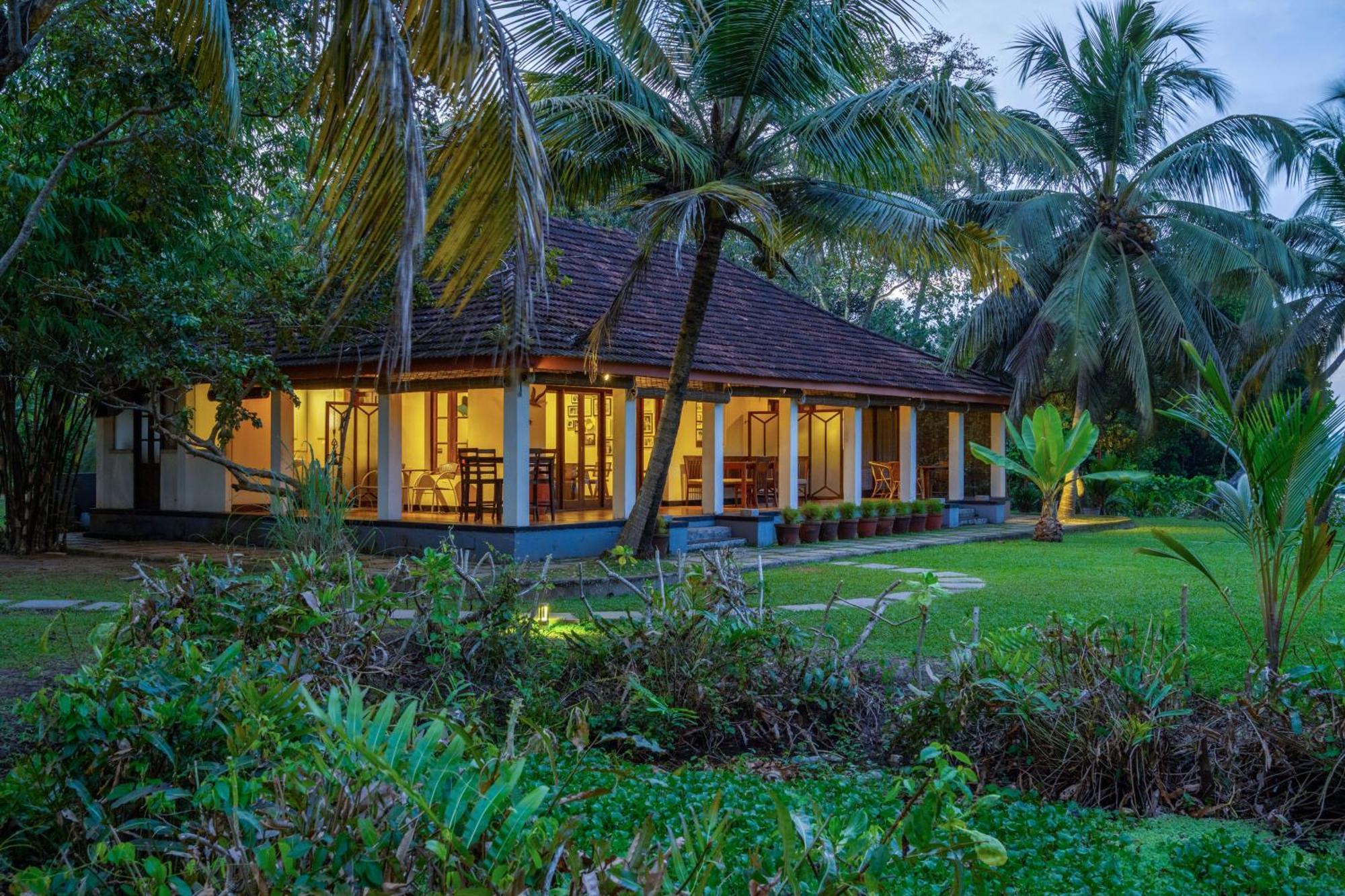 Baymaas Lake House Kochi Extérieur photo
