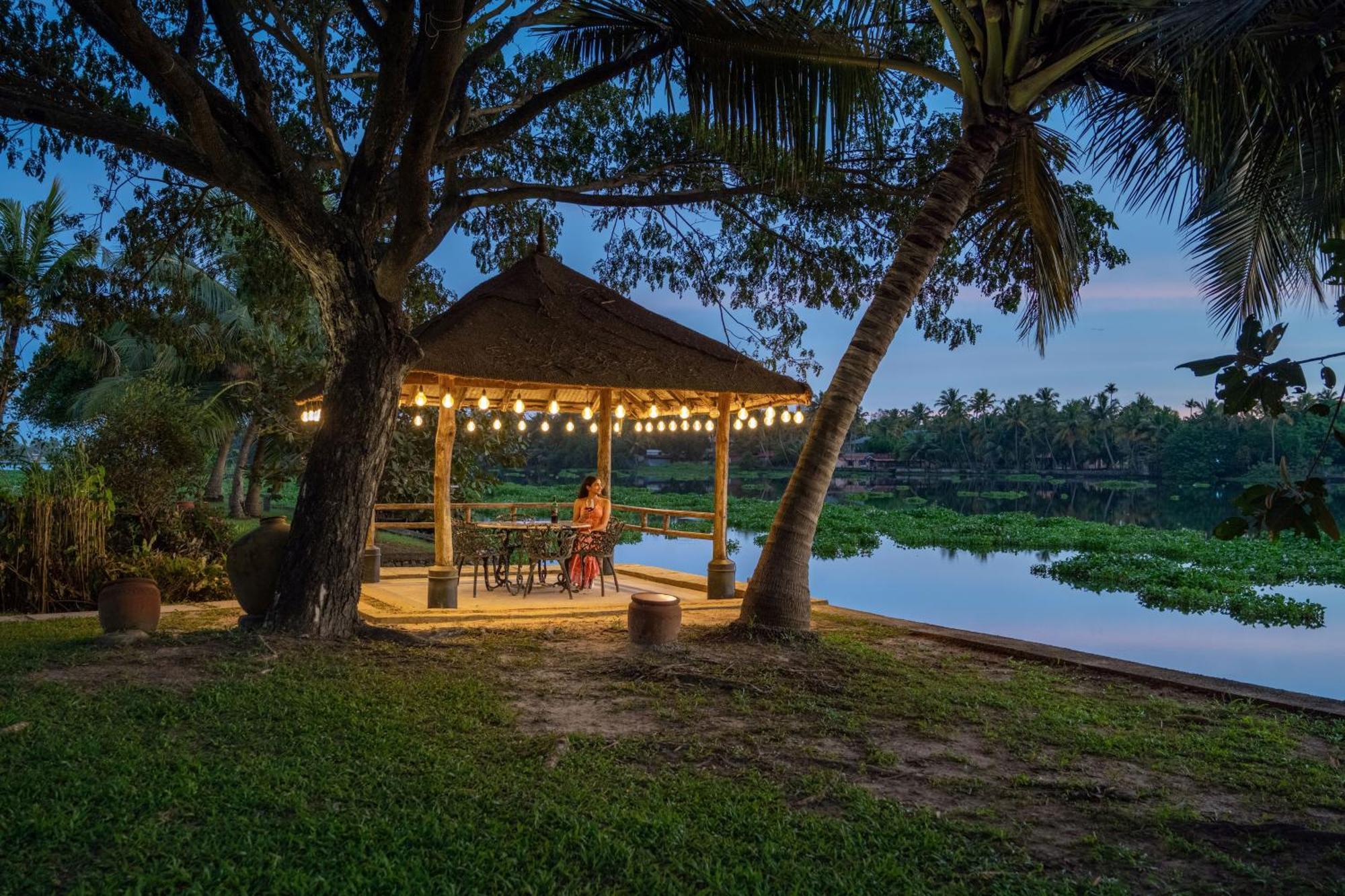 Baymaas Lake House Kochi Extérieur photo