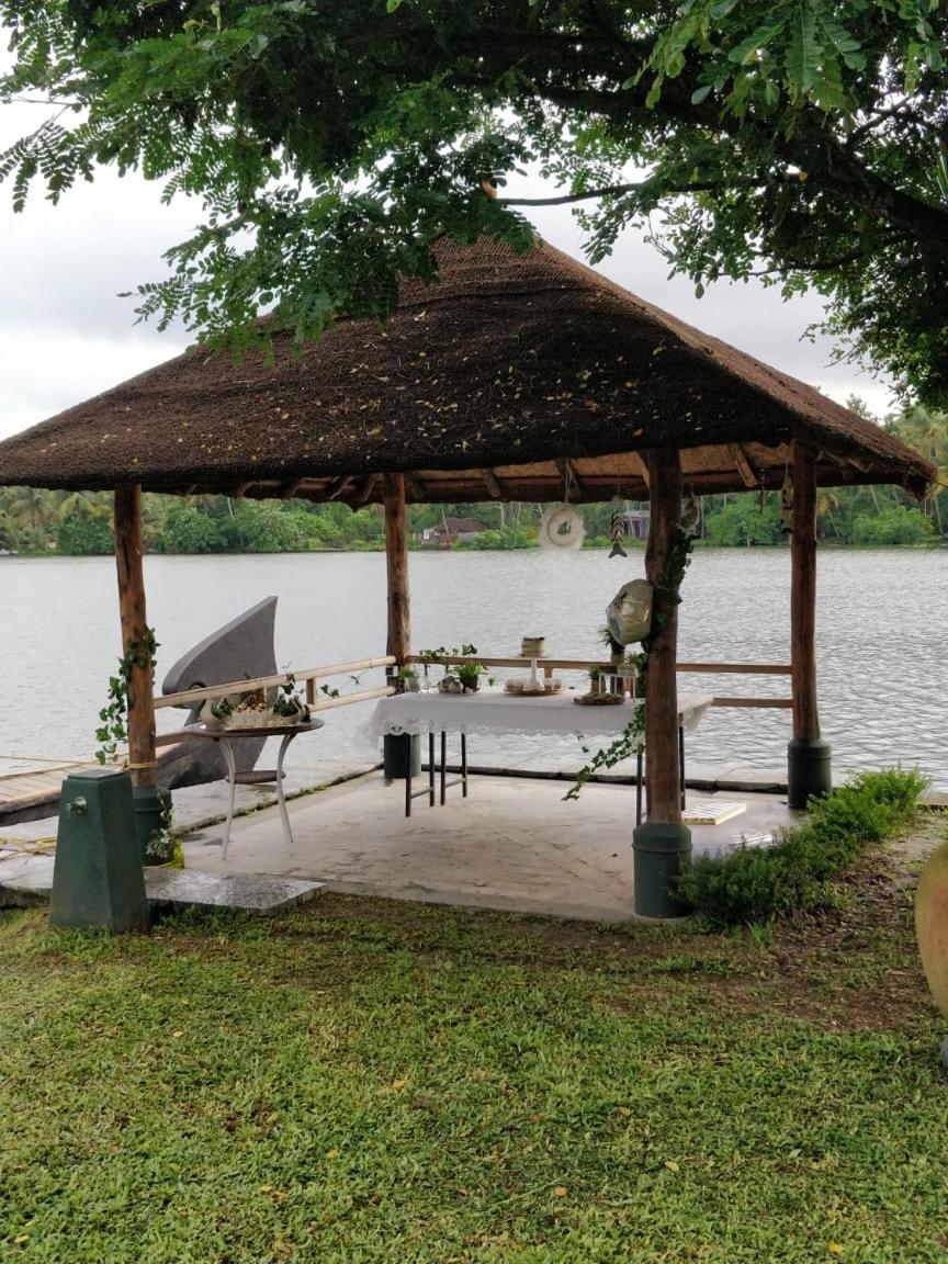 Baymaas Lake House Kochi Extérieur photo