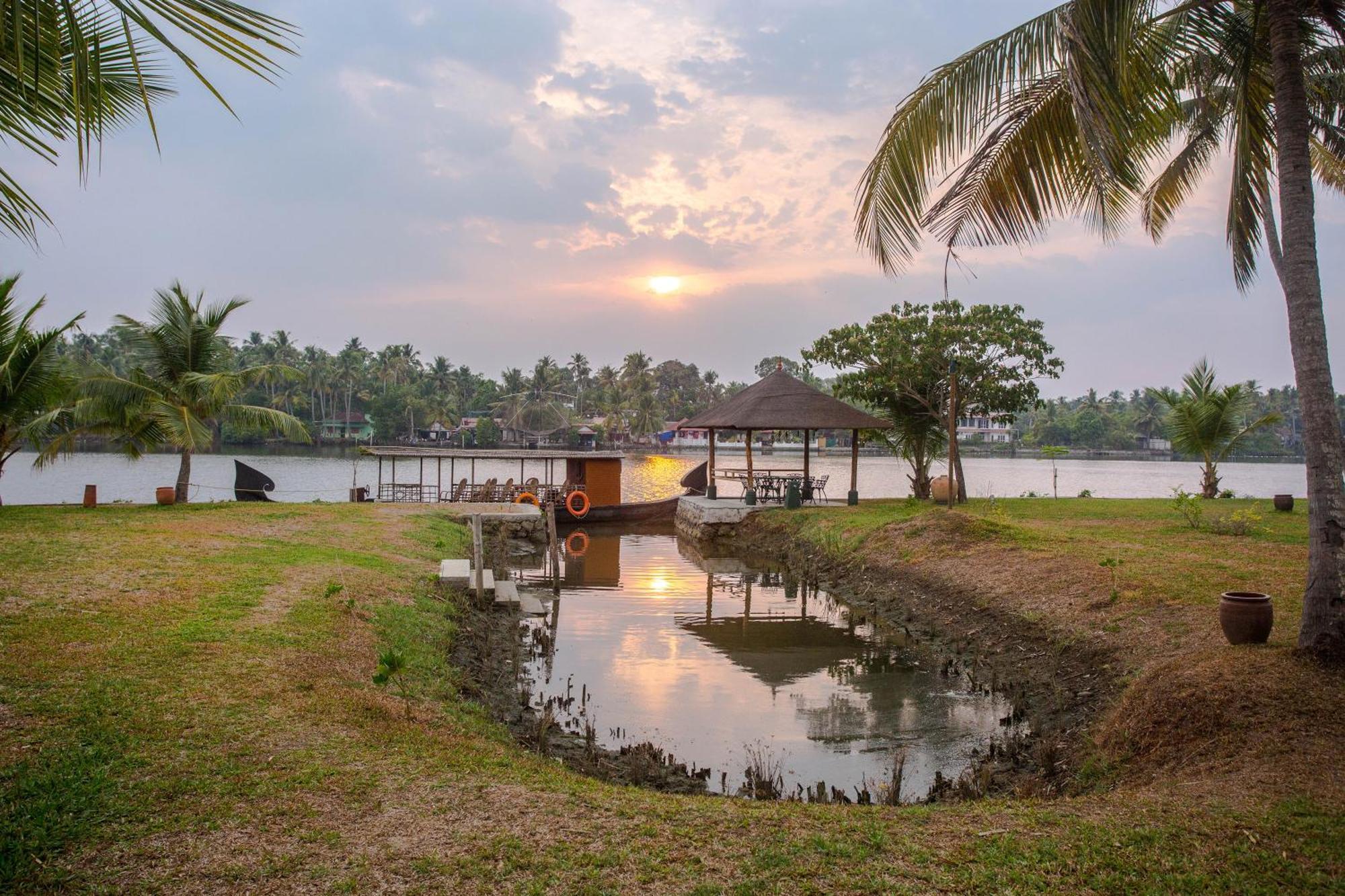 Baymaas Lake House Kochi Extérieur photo