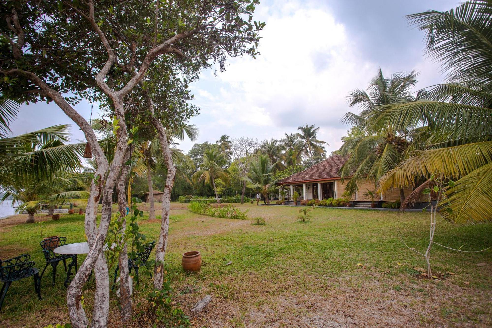 Baymaas Lake House Kochi Extérieur photo