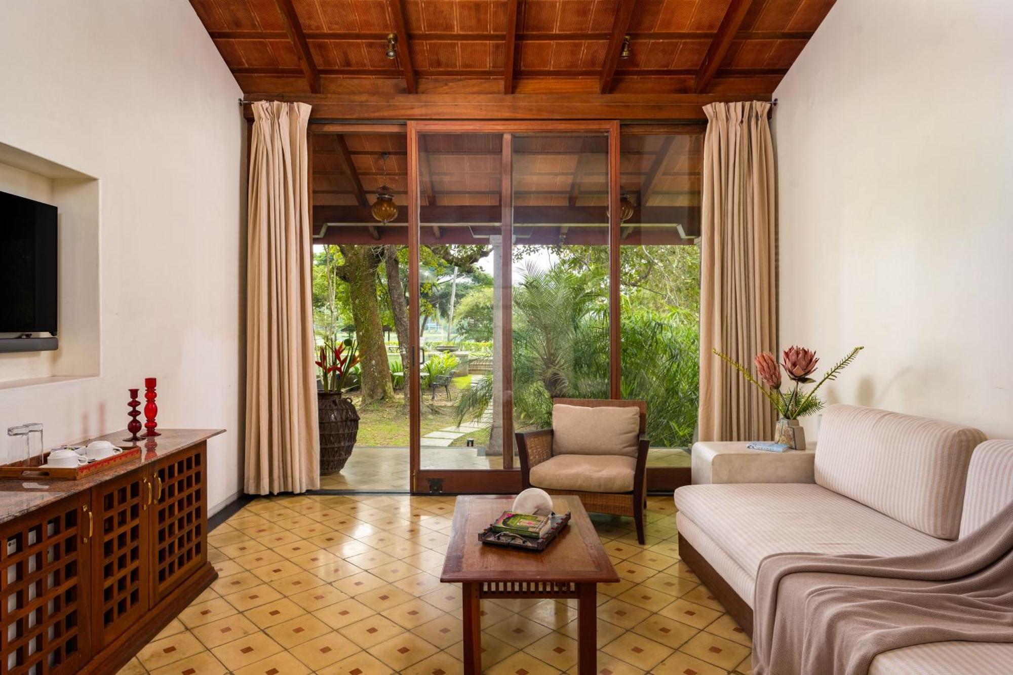 Baymaas Lake House Kochi Extérieur photo